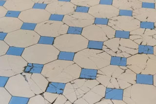 carrelage fissuré : Carrelage fissuré