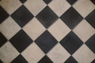 pose de carrelage en diagonale : Droite ou diagonale
